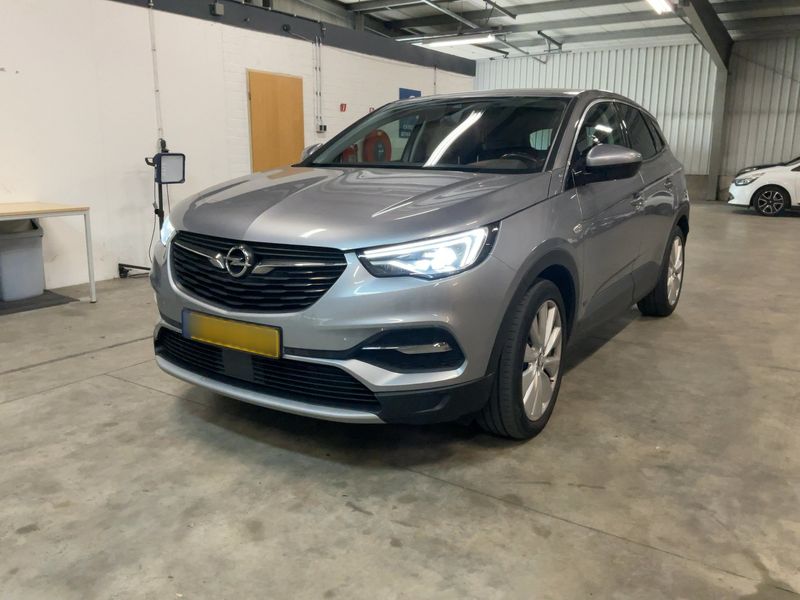 Opel Grandland X 1.6 Plug-in Hybrid — 1/8