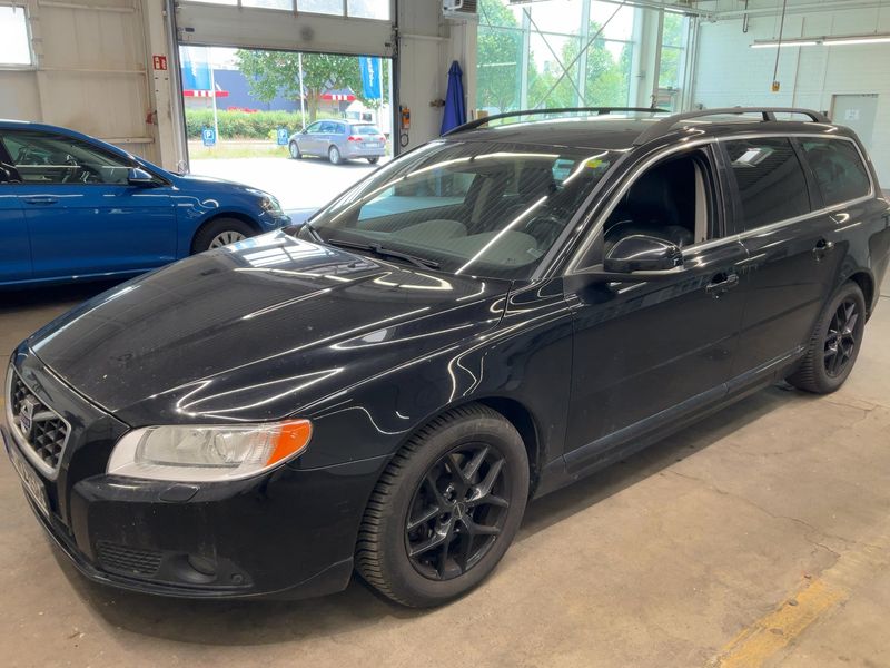 Volvo V70 2.4 D5 — 1/8