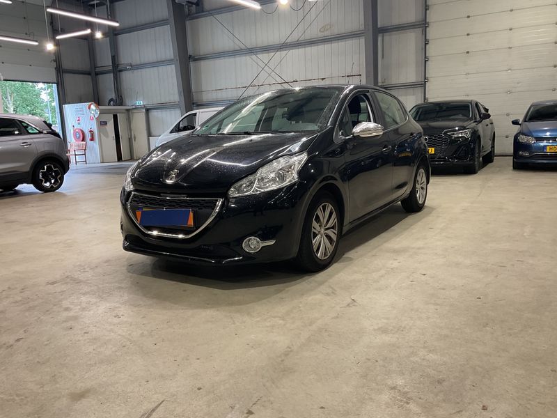 Peugeot 208 1.2 VTi — 1/8