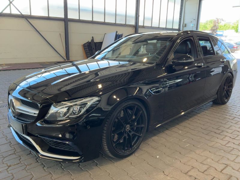Mercedes-Benz C-Klasse C 63 AMG — 1/8