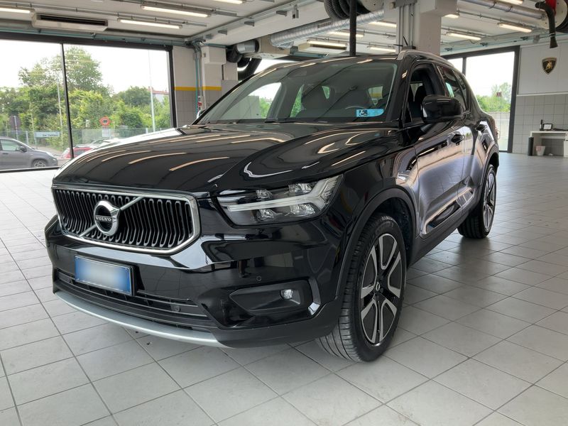 Volvo XC40 2.0 T4 — фото 1