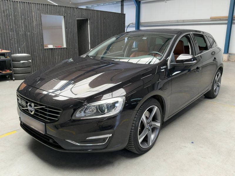 Volvo V60 2.4 T6 Plug-in Hybrid — 1/8
