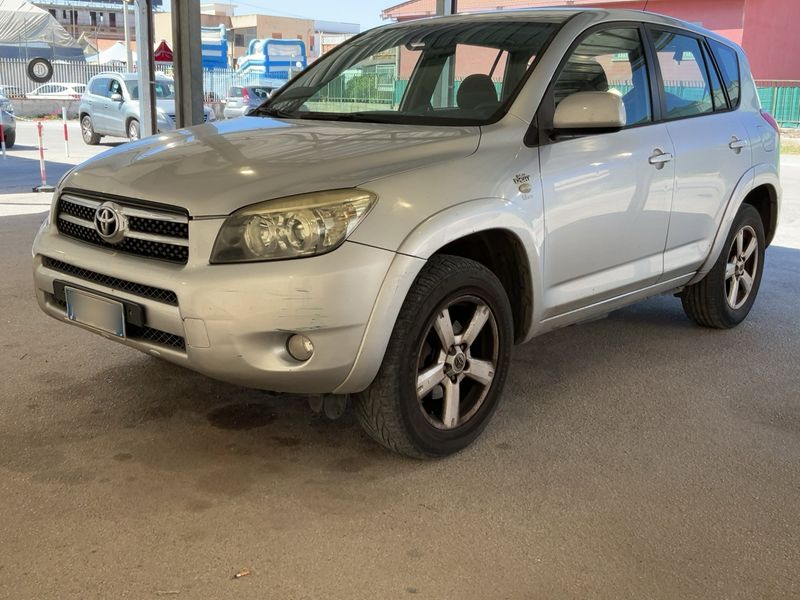 Toyota RAV 4 2.2 D-CAT — 1/8