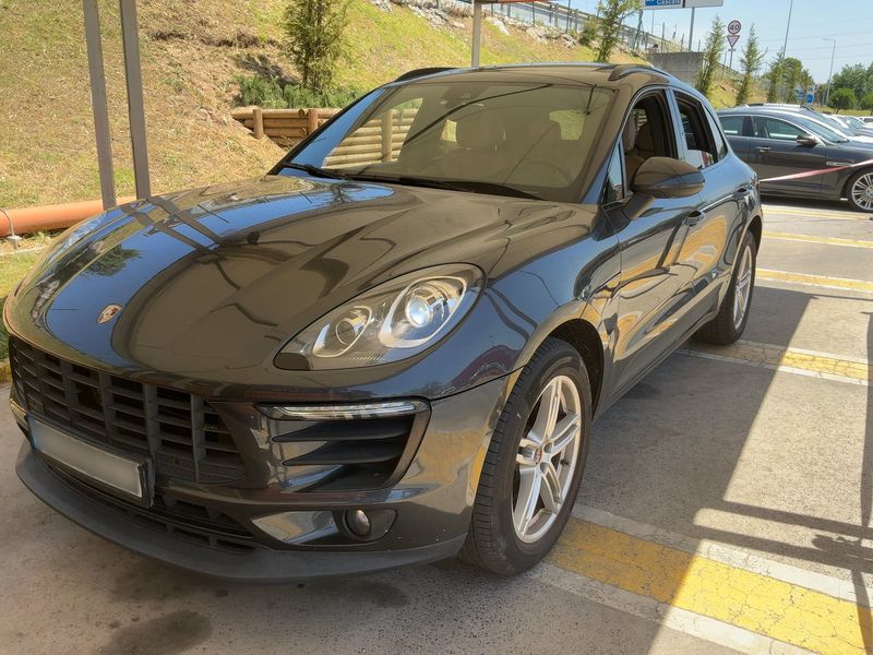 Porsche Macan 2.0 — 1/8