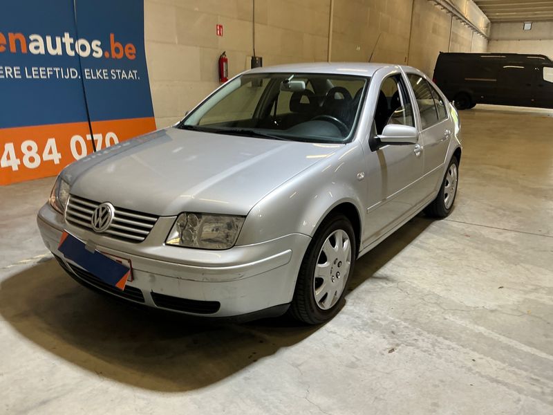 Volkswagen Bora 1.6 — 1/8