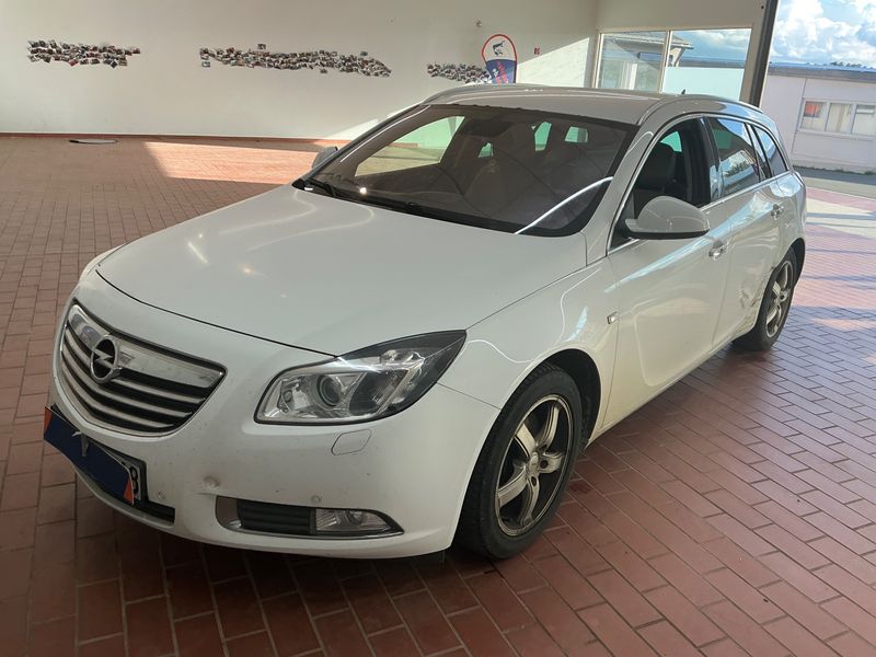 Opel Insignia Sports Tourer 2.0 CDTI — фото 1