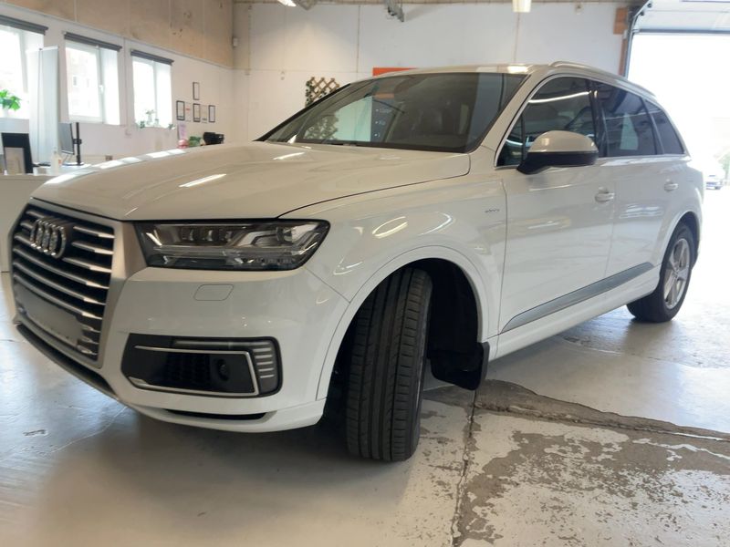 Audi Q7 3.0 TDI e-tron — фото 1