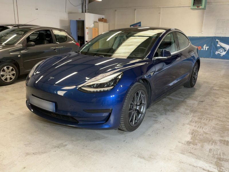 Tesla Model 3 Standard Range Plus — фото 1