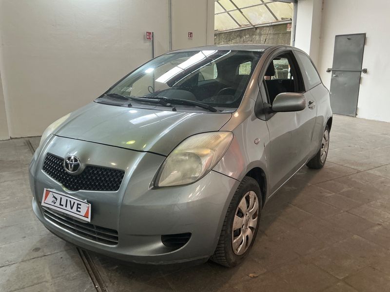 Toyota Yaris 1.0 VVT-i — 1/8