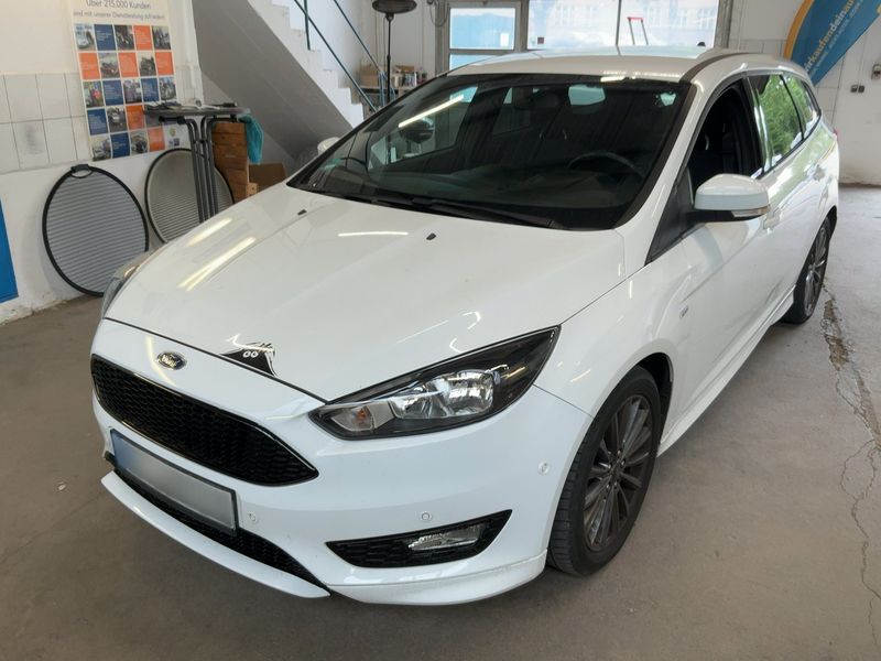 Ford Focus 1.0 EcoBoost — фото 1