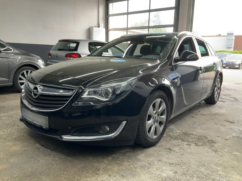 Opel Insignia Sports Tourer 2.0 CDTI — 1/8