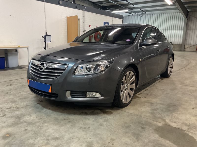 Opel Insignia 2.0 Turbo — 1/8