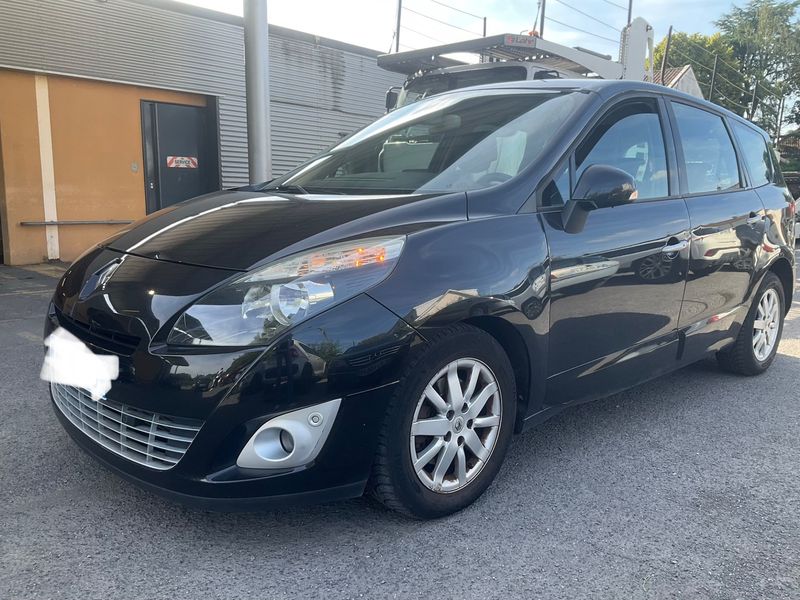Renault Grand Scenic 1.9 dCi — 1/8