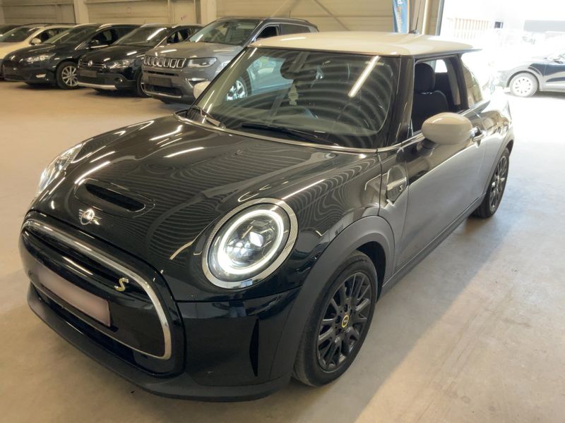 MINI MINI Cooper SE — 1/8