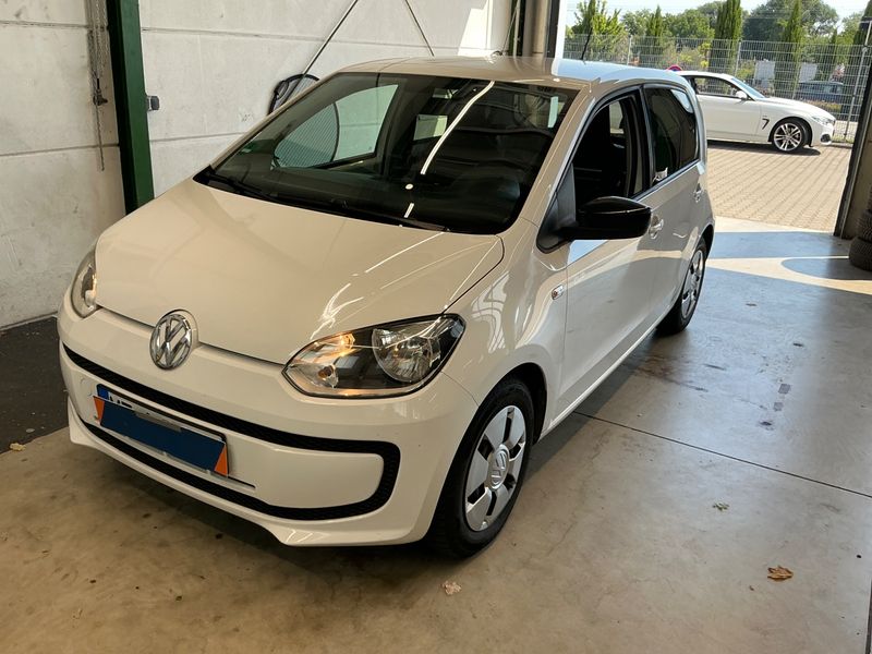Volkswagen up! 1.0 — фото 1