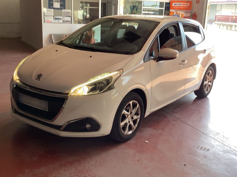 Peugeot 208 1.2 PureTech — 1/8