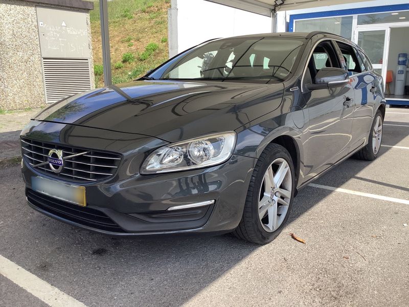 Volvo V60 2.4 D6 Plug-in Hybrid — 1/8