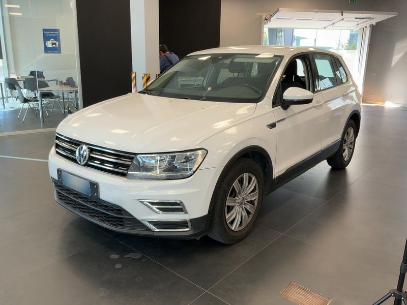Volkswagen Tiguan 1.6 TDI — фото 1