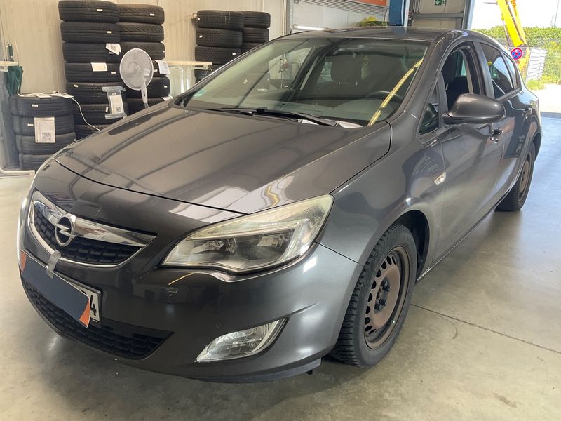 Opel Astra 1.6 — 1/8
