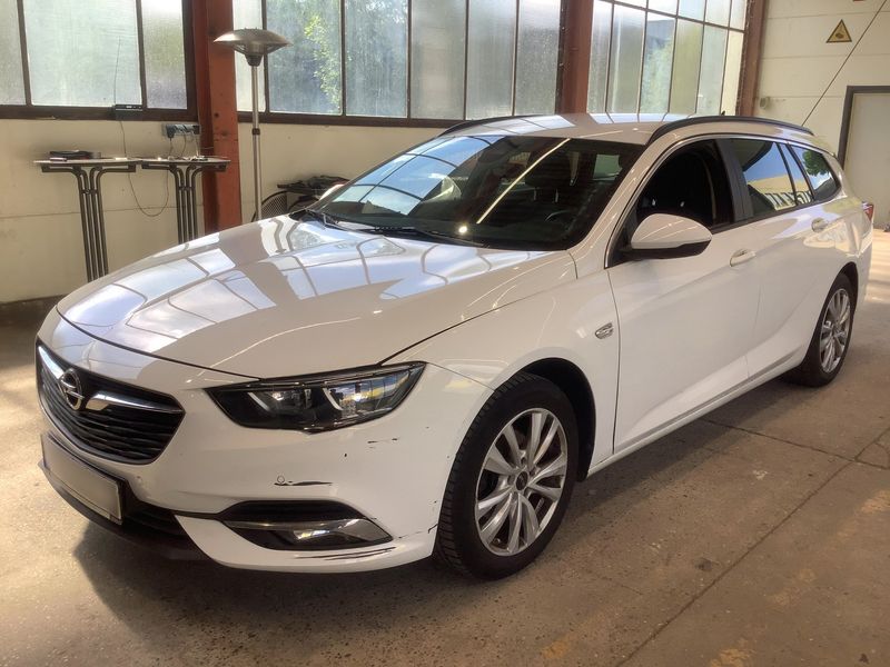Opel Insignia Sports Tourer 1.6 CDTI DPF — фото 1