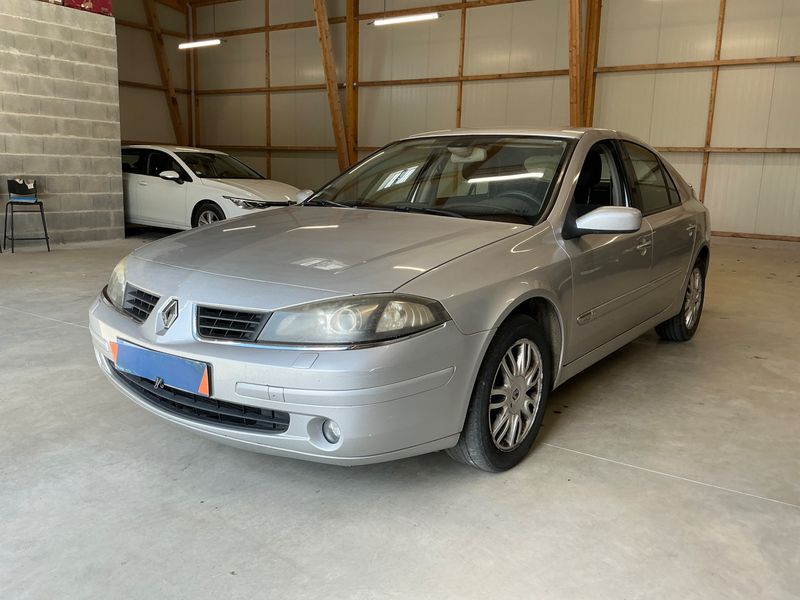 Renault Laguna 1.9 dCi — 1/8