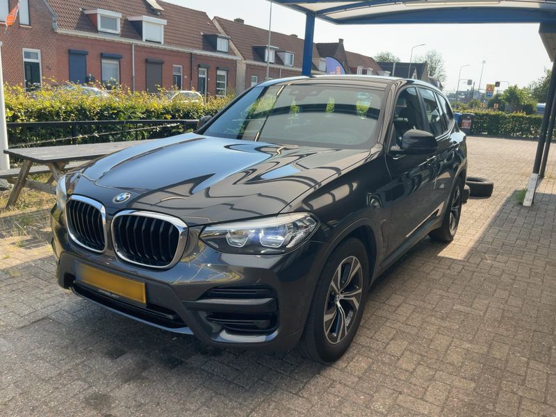BMW X3 xDrive 20i — 1/8