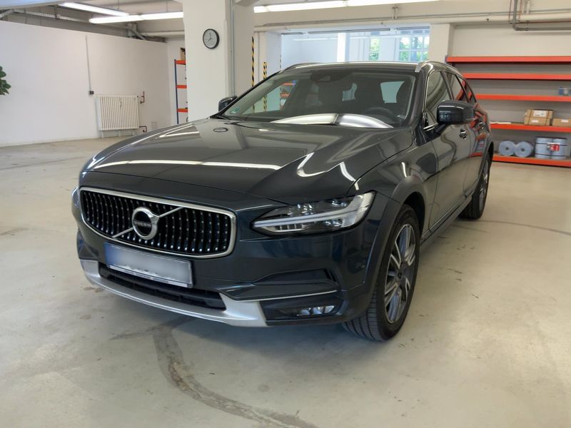 Volvo V90 Cross Country 2.0 D5 — 1/8