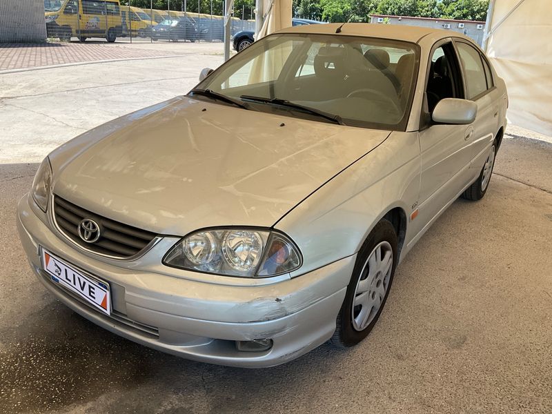 Toyota Avensis 1.8 — 1/8
