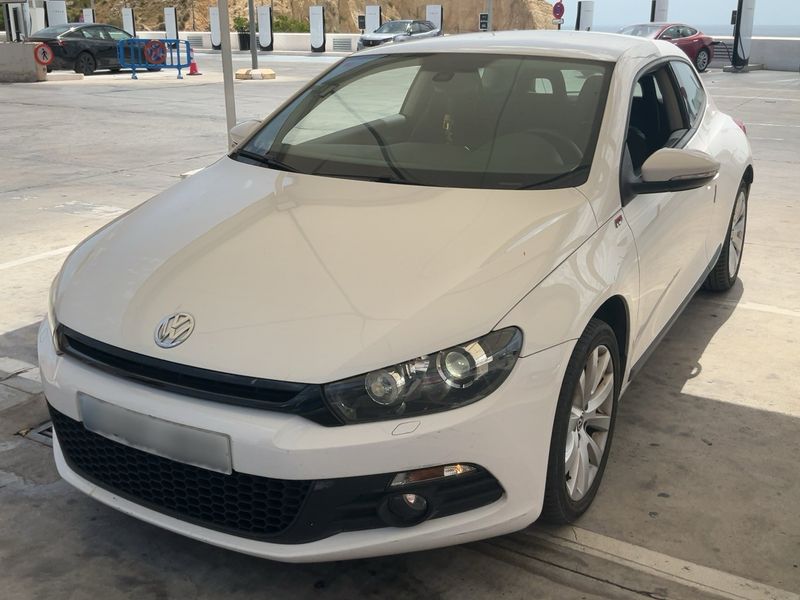Volkswagen Scirocco 2.0 TDI — 1/8