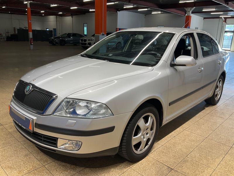 Skoda Octavia 1.6 — 1/8