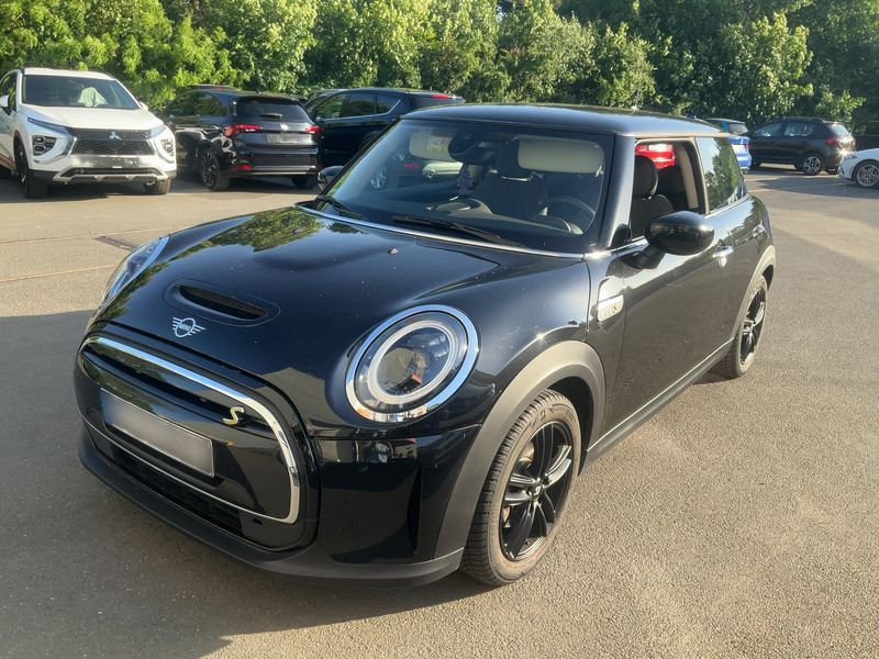 MINI MINI Cooper SE — 1/8