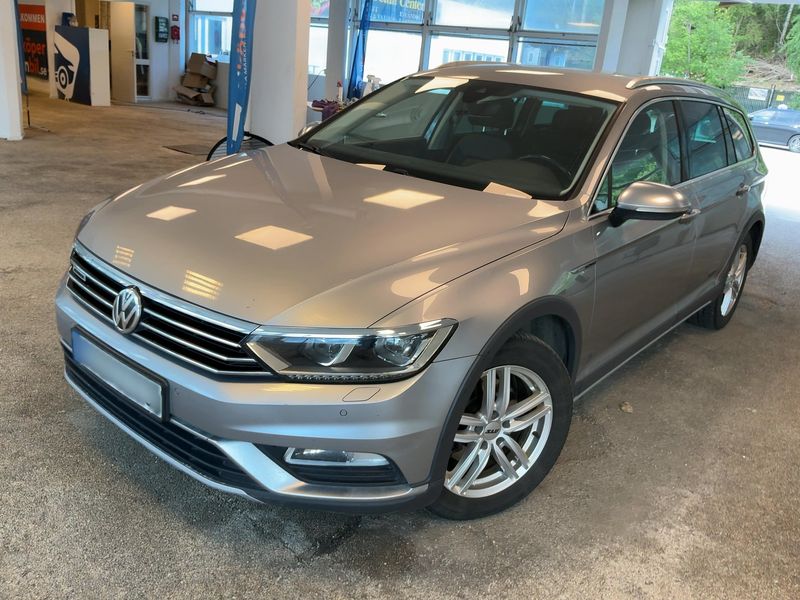 Volkswagen Passat Alltrack 2.0 TDI — фото 1