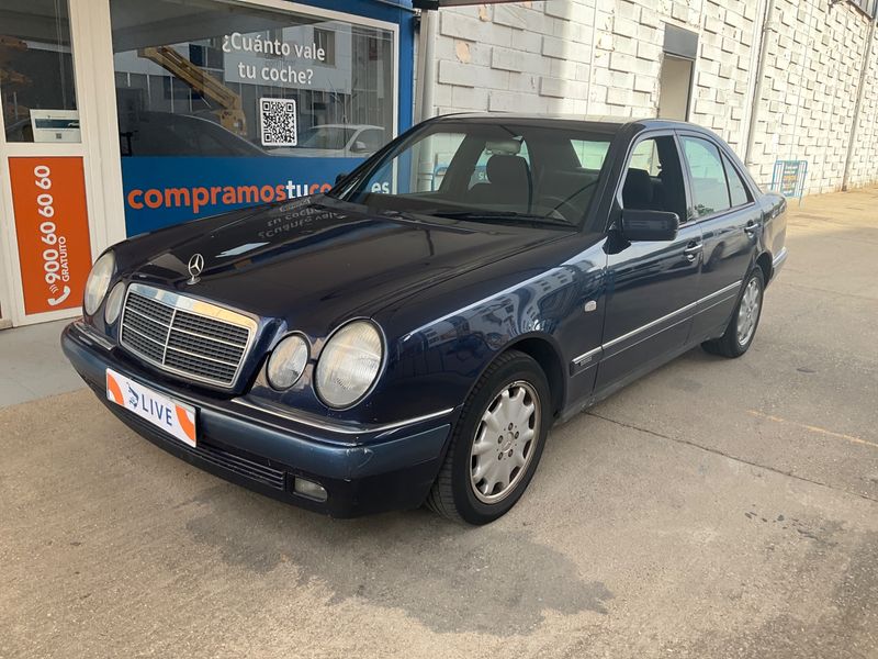 Mercedes-Benz E-Klasse E 280 — 1/8