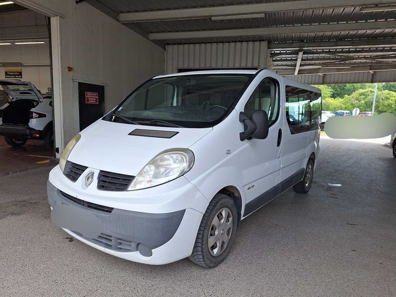 Renault Trafic 2.0 dCi — 1/8
