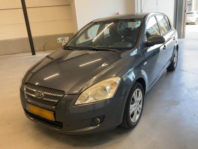 Kia cee'd 1.4 — 1/8