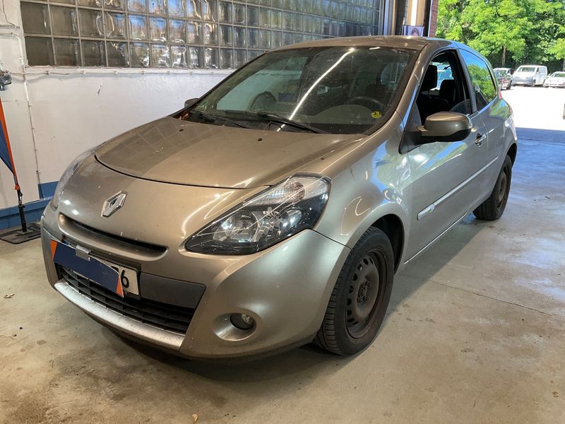Renault Clio 1.5 dCi — фото 1
