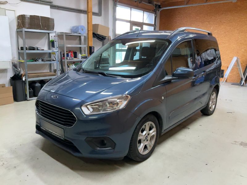 Ford Tourneo Courier 1.5 TDCi — 1/8