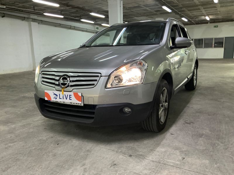 Nissan Qashqai+2 2.0 dCi — 1/8
