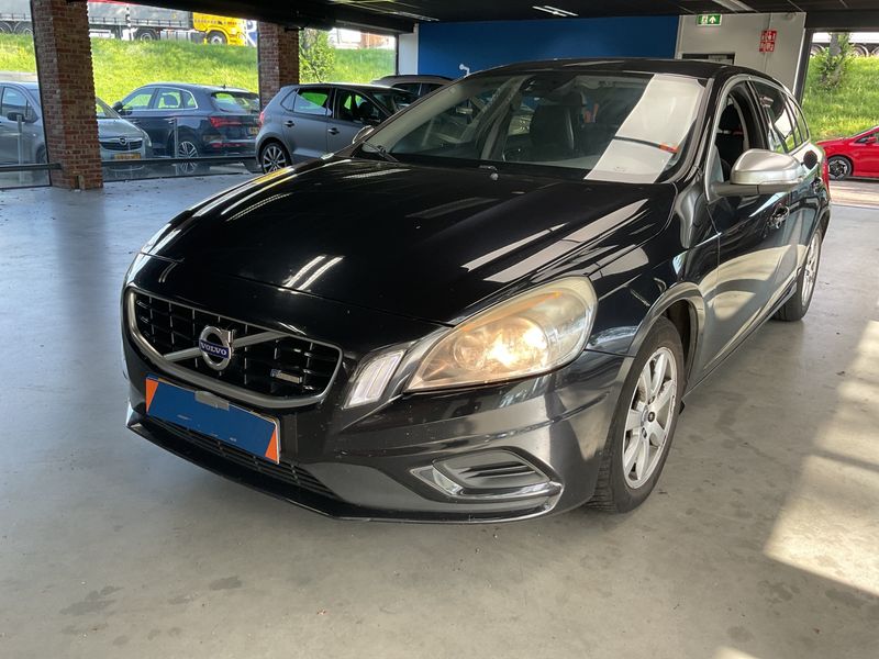 Volvo V60 1.6 T3 — 1/8