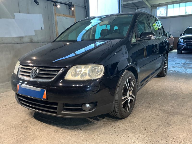 Volkswagen Touran 2.0 TDI — 1/8