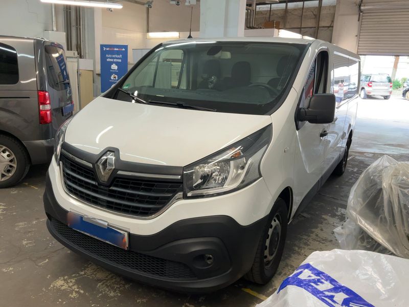 Renault Trafic 2.0 dCi — 1/8