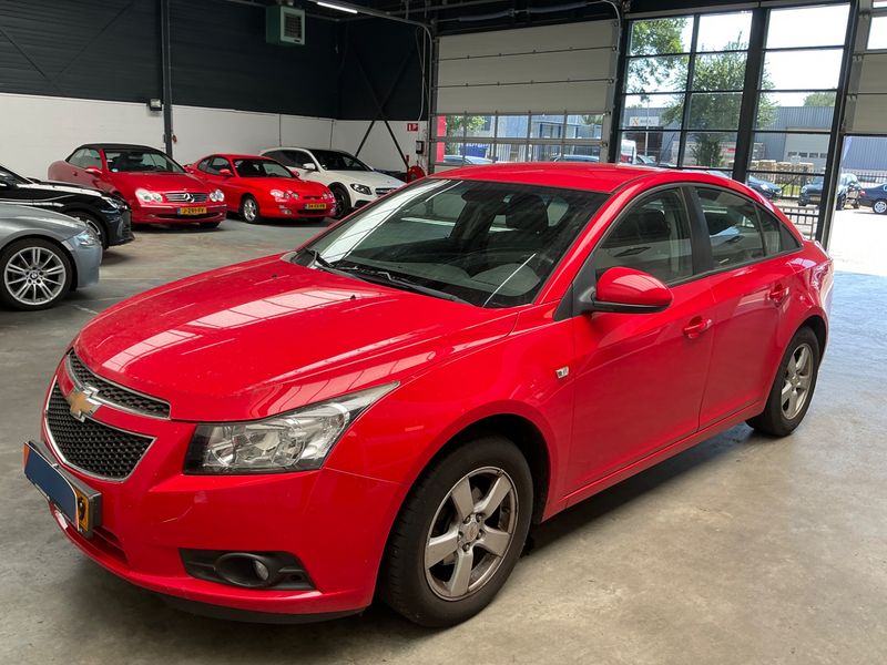 Chevrolet Cruze 1.8 — 1/8