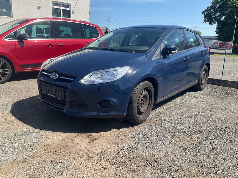 Ford Focus 1.0 EcoBoost — фото 1