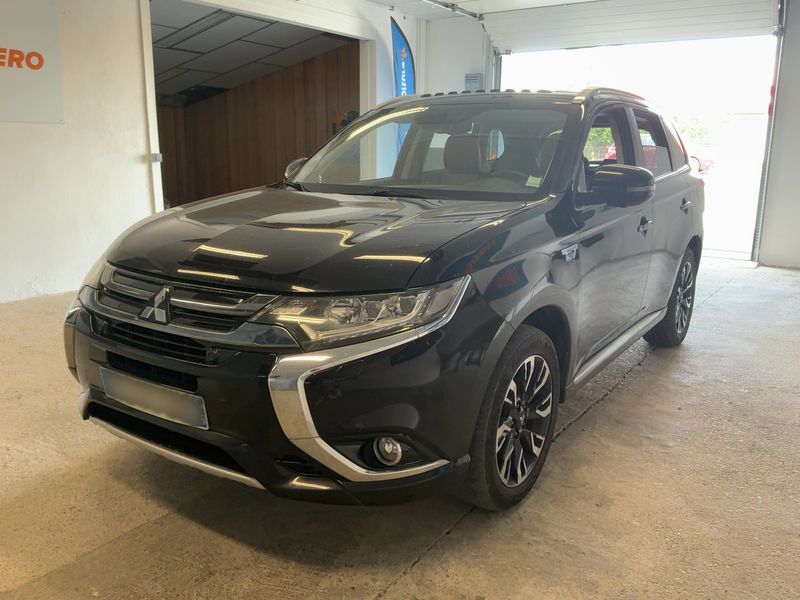 Mitsubishi Outlander 2.0 PHEV — 1/8