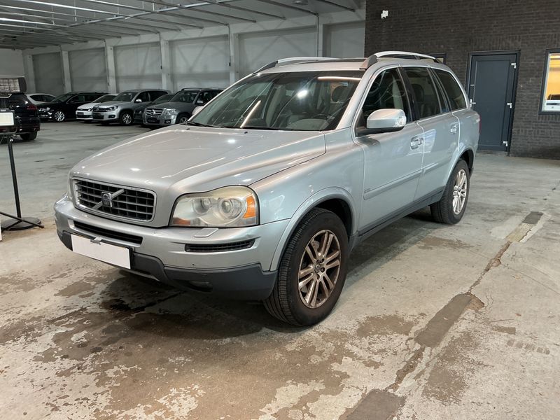 Volvo XC90 3.2 — 1/8