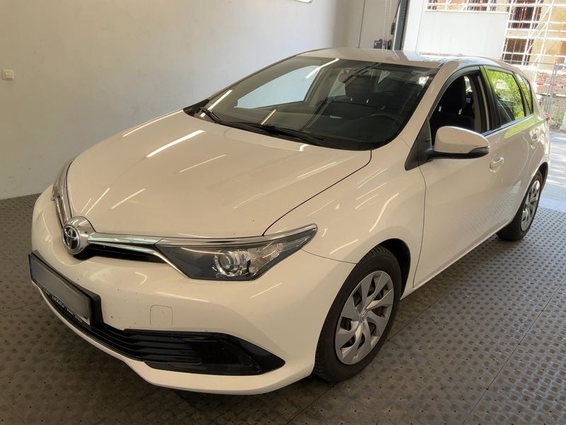 Toyota Auris 1.3 — 1/8