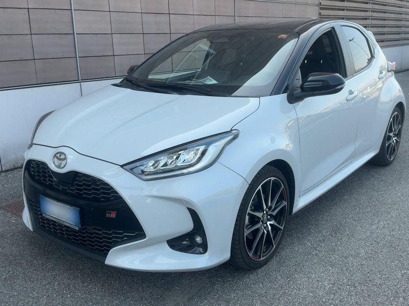 Toyota Yaris 1.5 Hybrid — фото 1