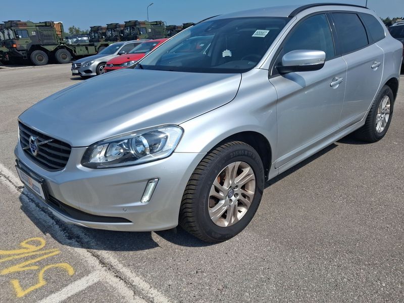 Volvo XC60 2.0 D4 — 1/8