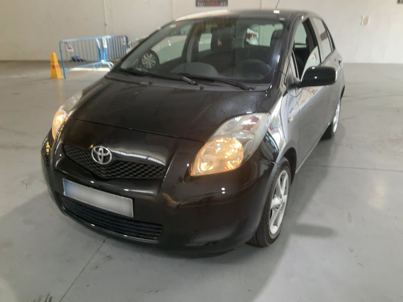Toyota Yaris 1.0 VVT-i — фото 1