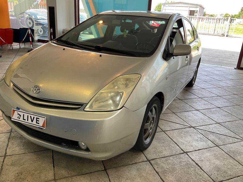 Toyota Prius 1.5 — 1/8